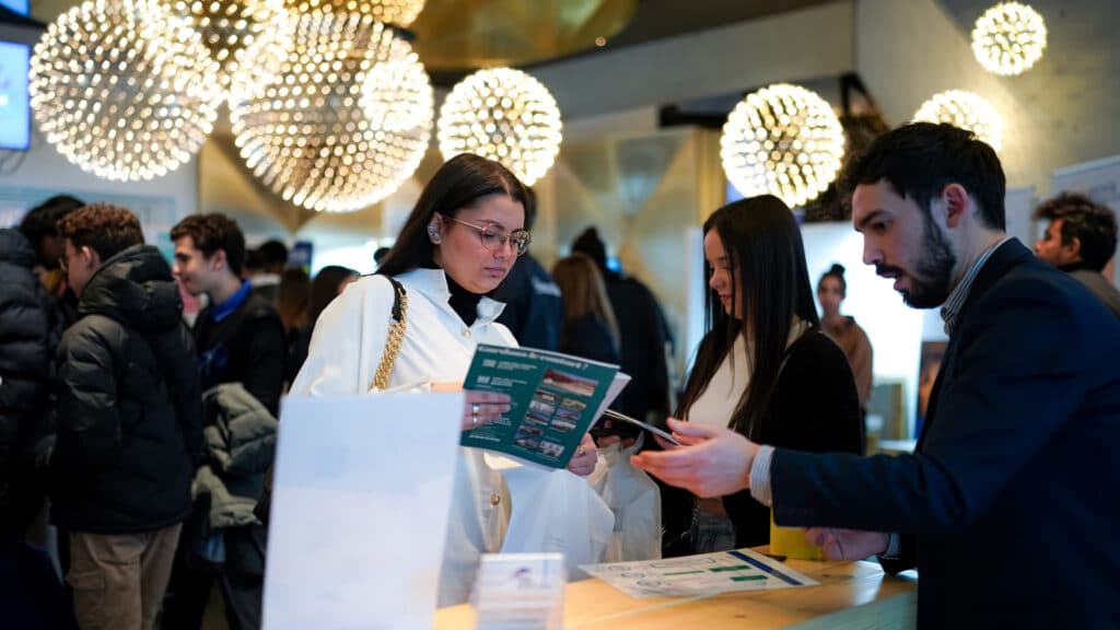 5a06c1 588b58b5427b4b539f252fbe4805f355mv2