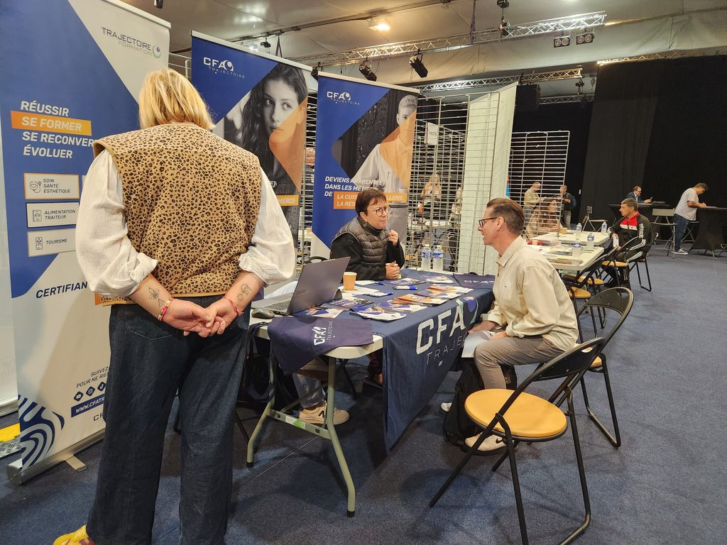 LE CFA TRAJECTOIRE au Forum de l’emploi de Guyancourt 2026 : promouvoir l’alternance et la formation professionnelle 3 20260922 094255